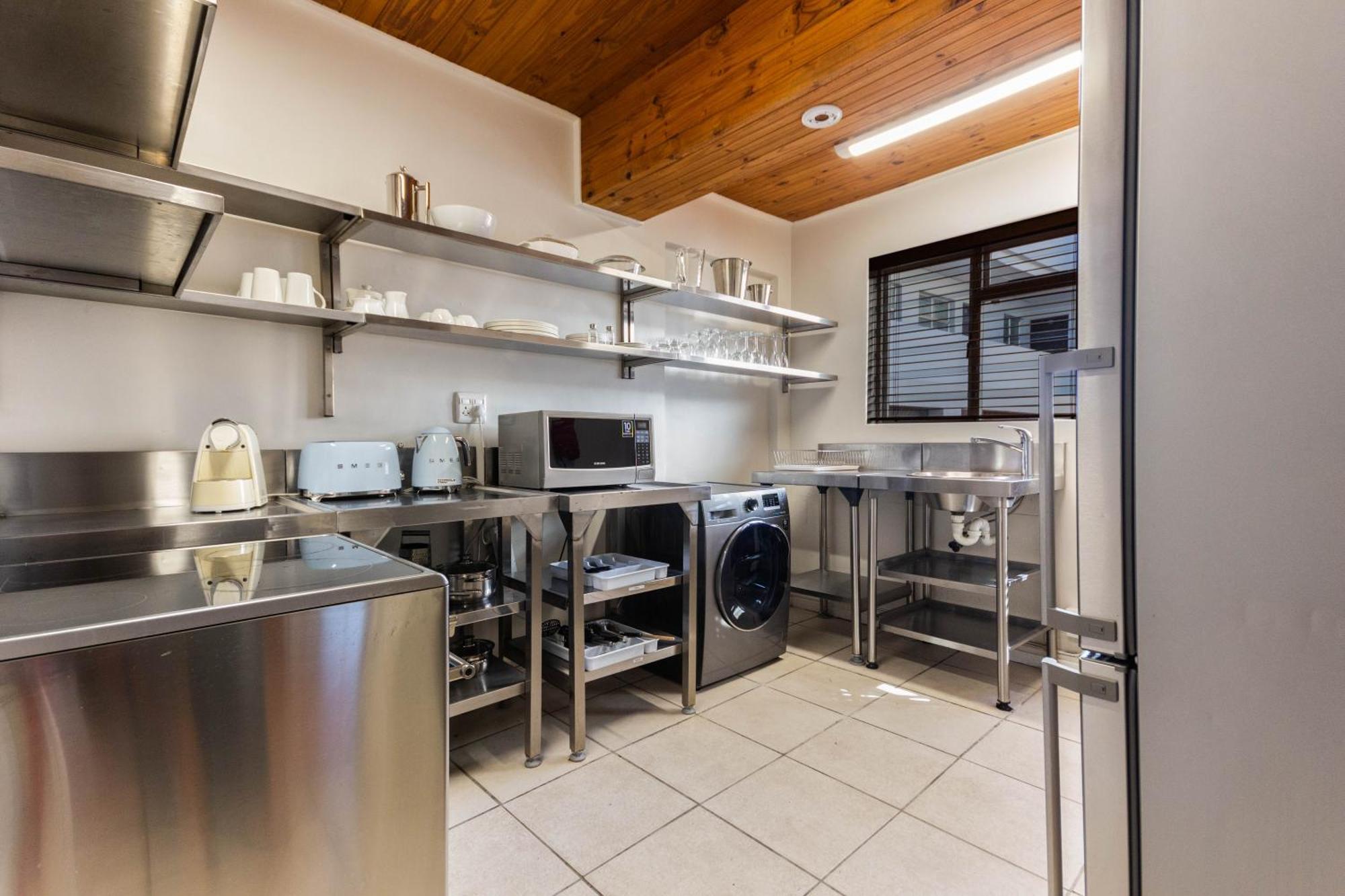 Tidal Pool Apartments - Camps Bay Cape Town Room photo